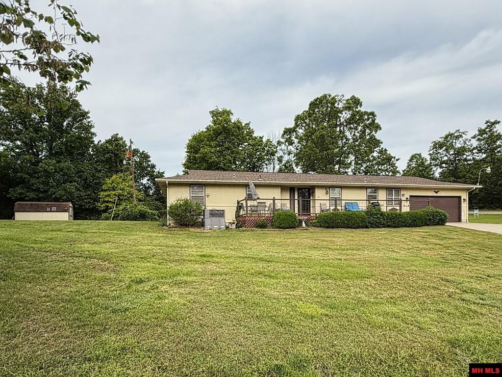 17 S HIGHLAND BOULEVARD Briarcliff, AR