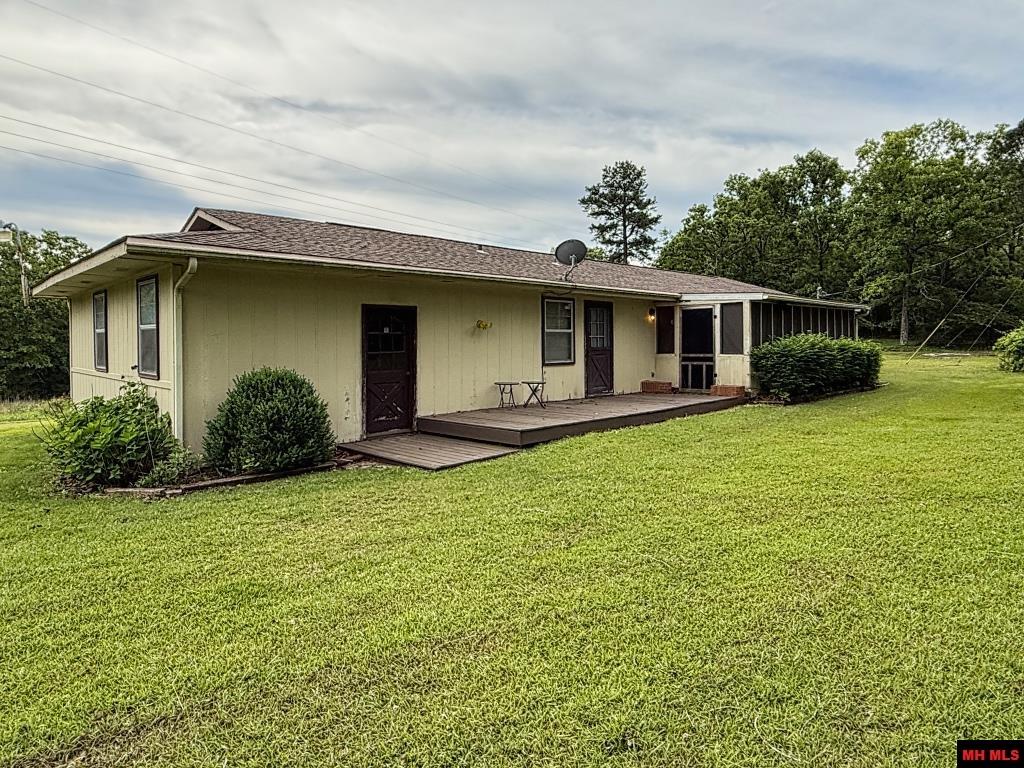 17 S HIGHLAND BOULEVARD Briarcliff, AR