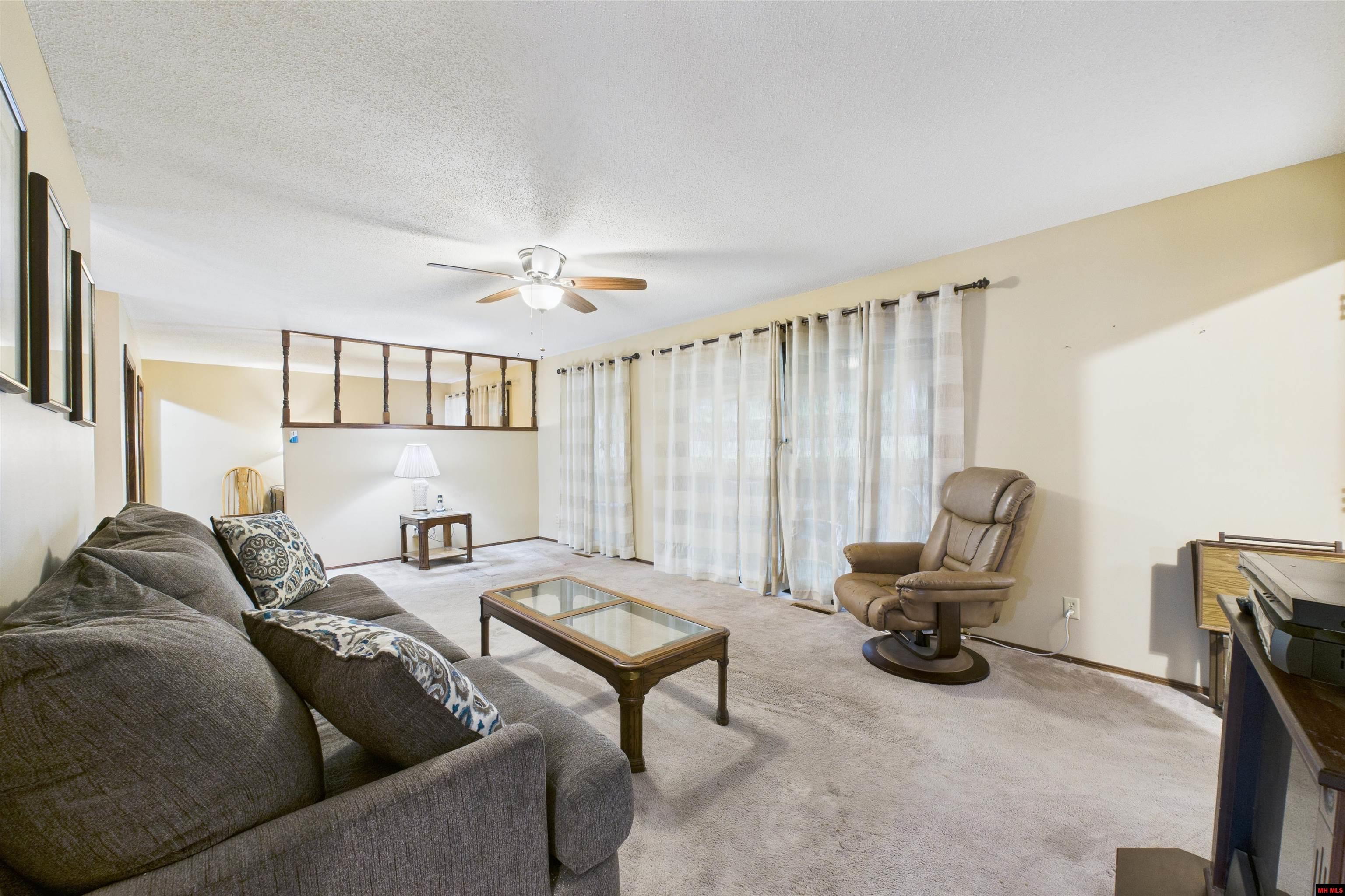 17 S HIGHLAND BOULEVARD Briarcliff, AR