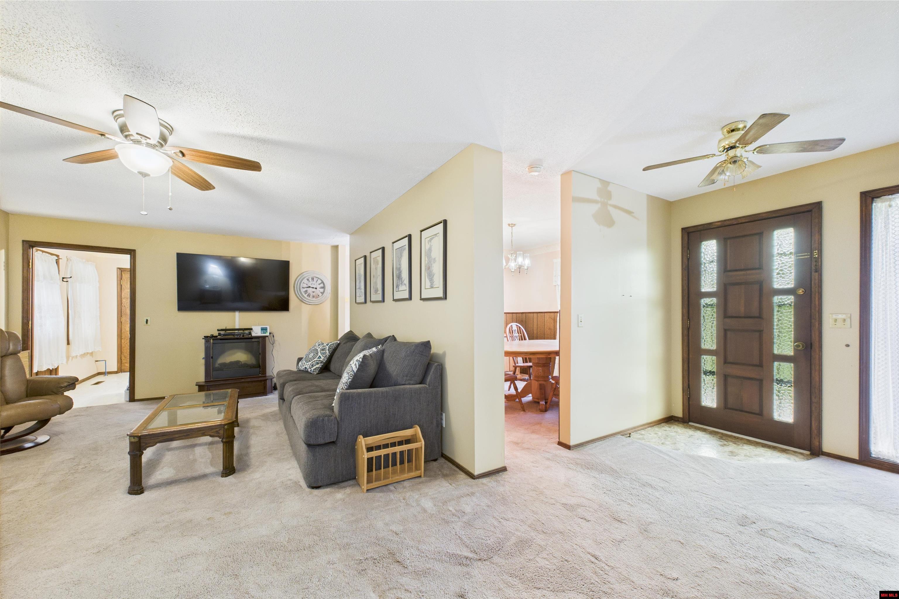 17 S HIGHLAND BOULEVARD Briarcliff, AR