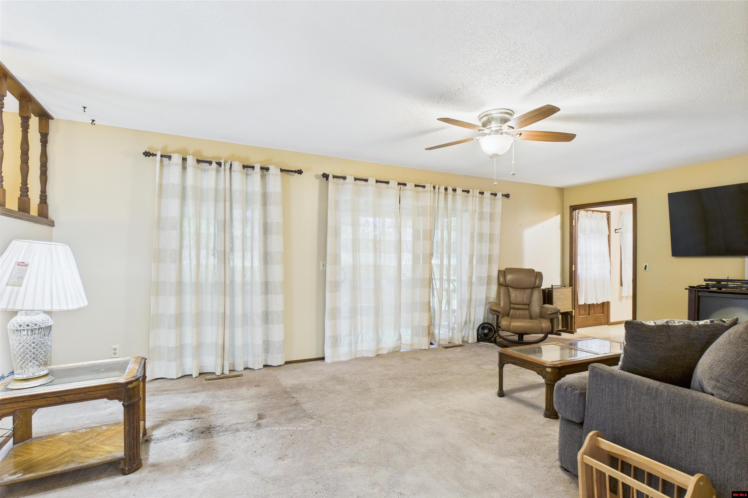 17 S HIGHLAND BOULEVARD Briarcliff, AR