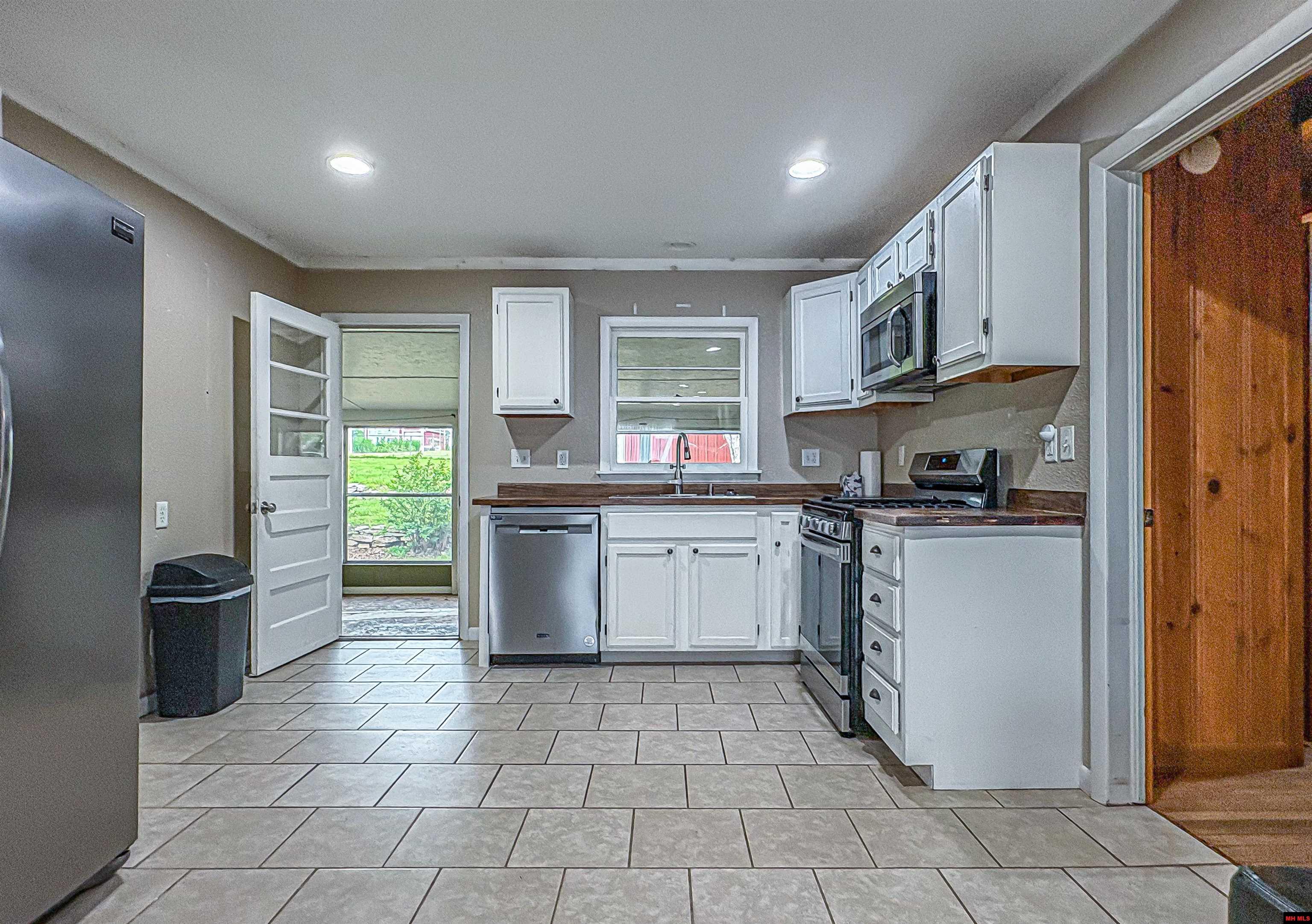 448 S HWY 14 Yellville, AR