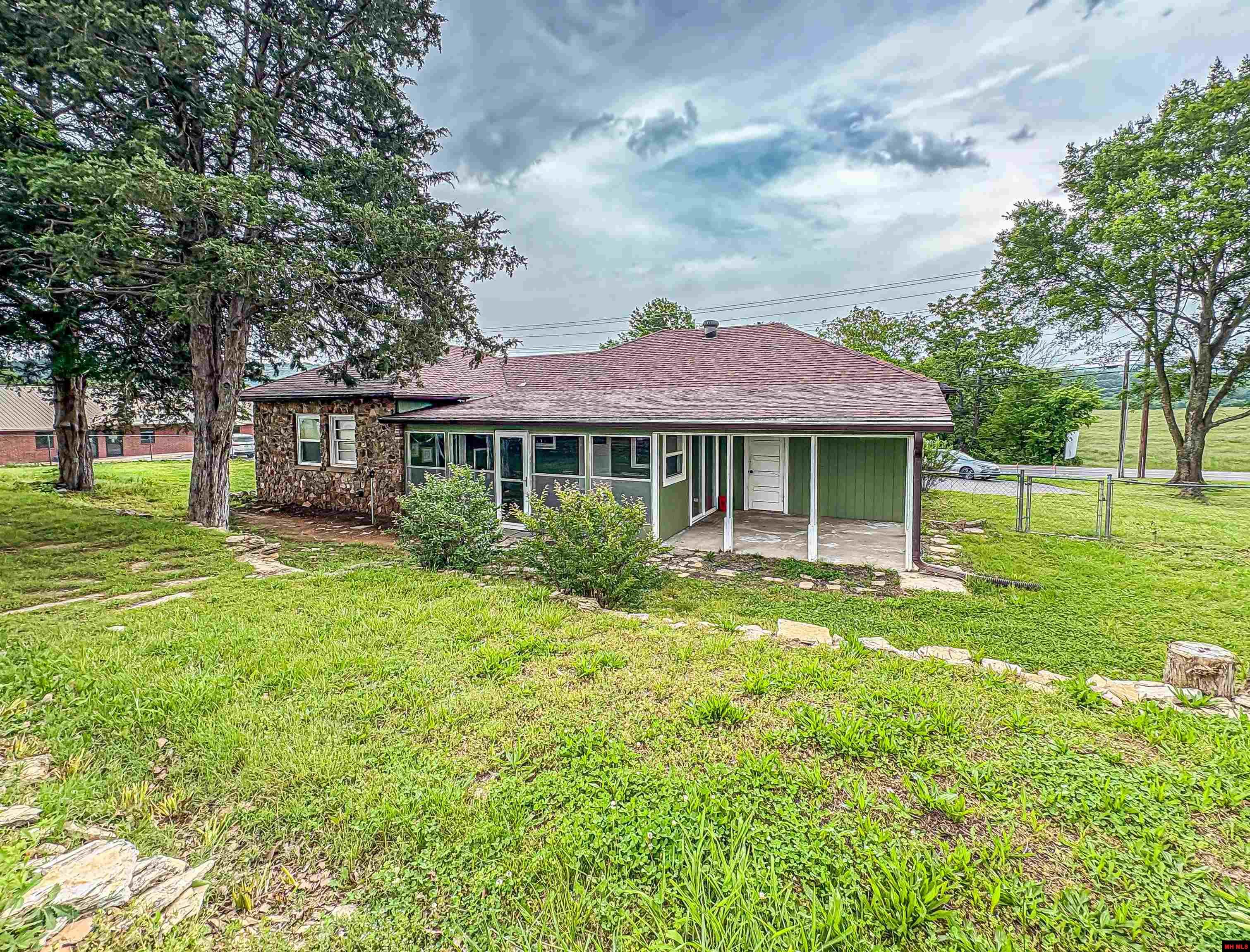 448 S HWY 14 Yellville, AR