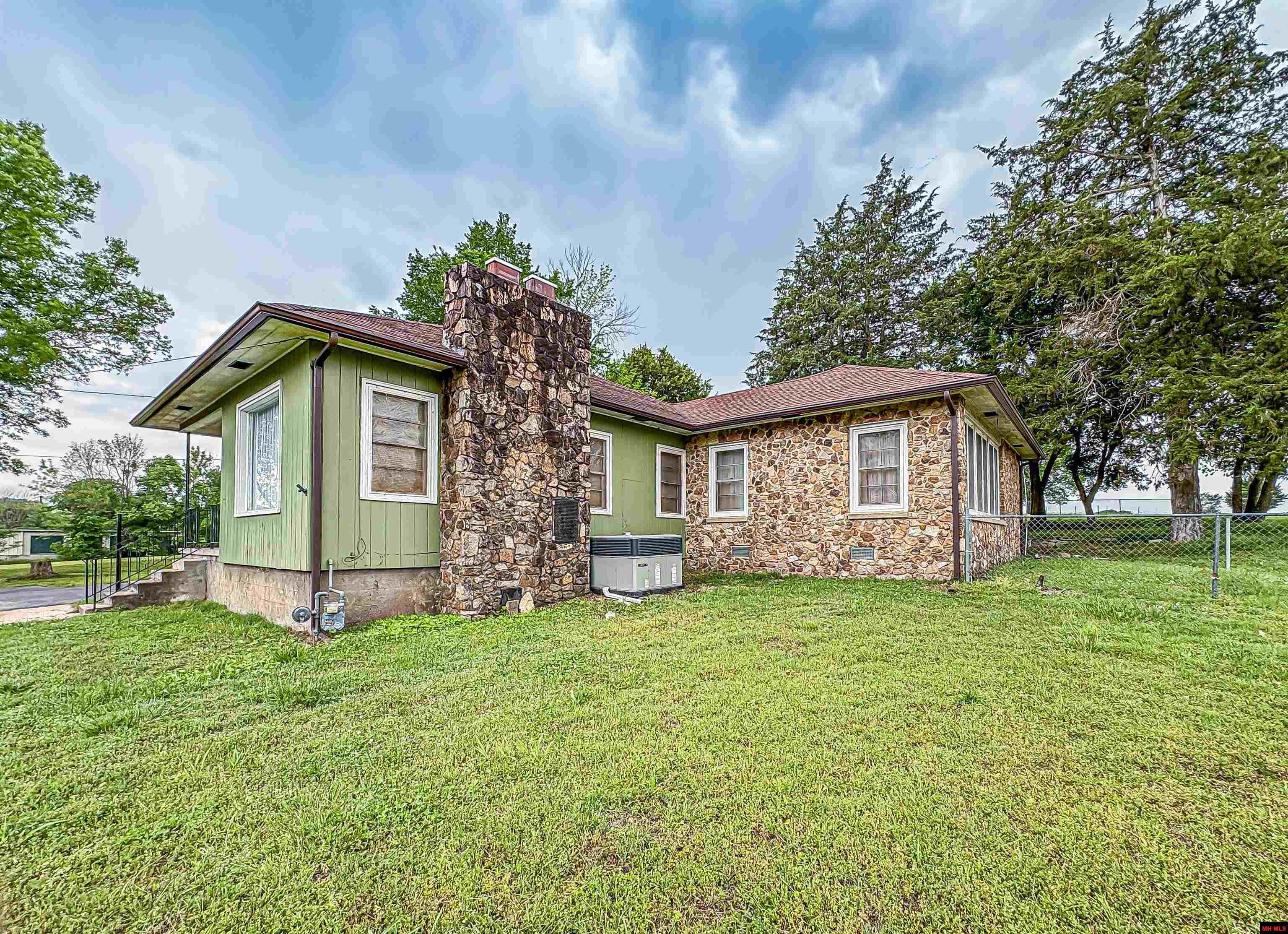 448 S HWY 14 Yellville, AR
