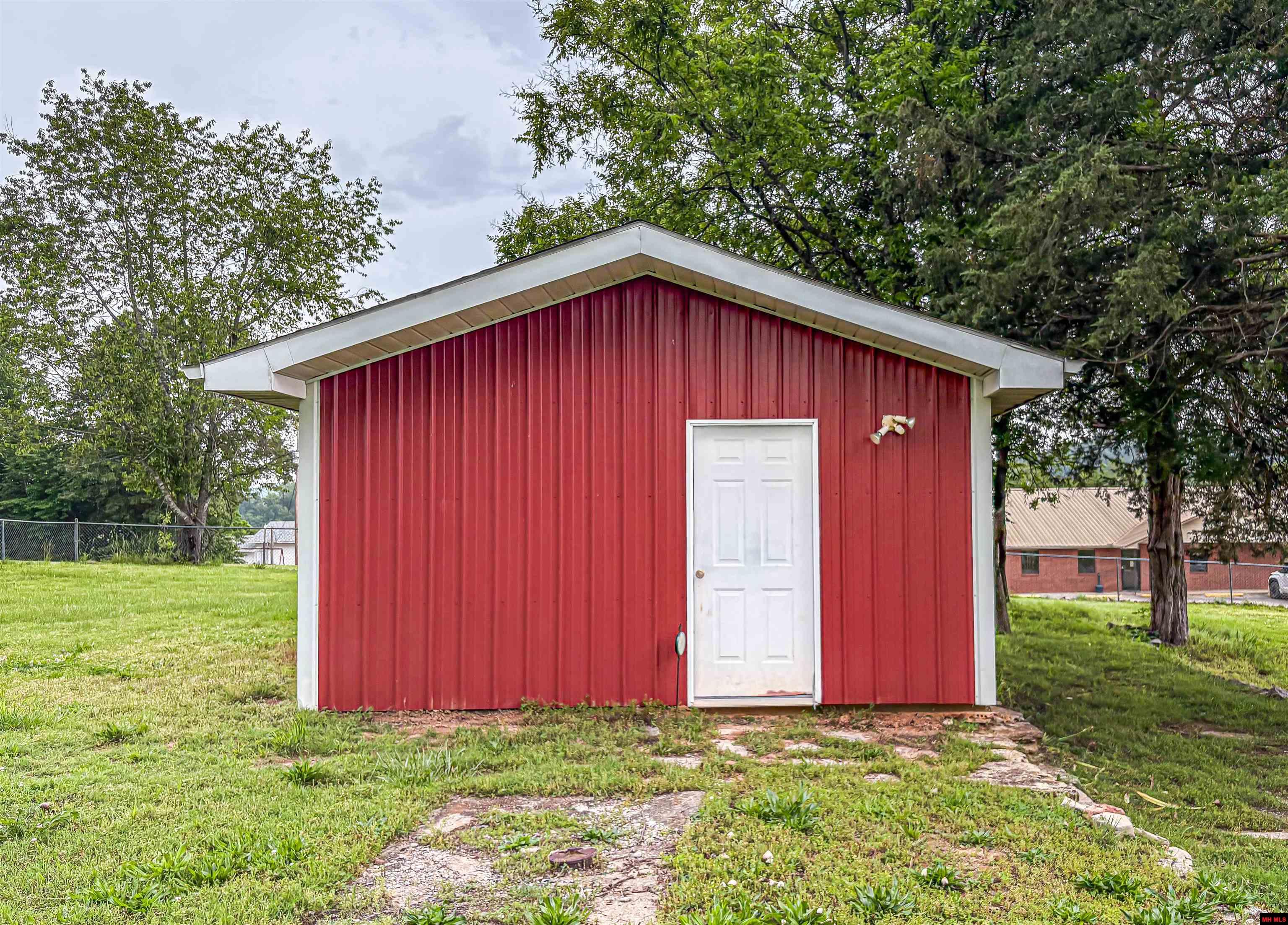 448 S HWY 14 Yellville, AR