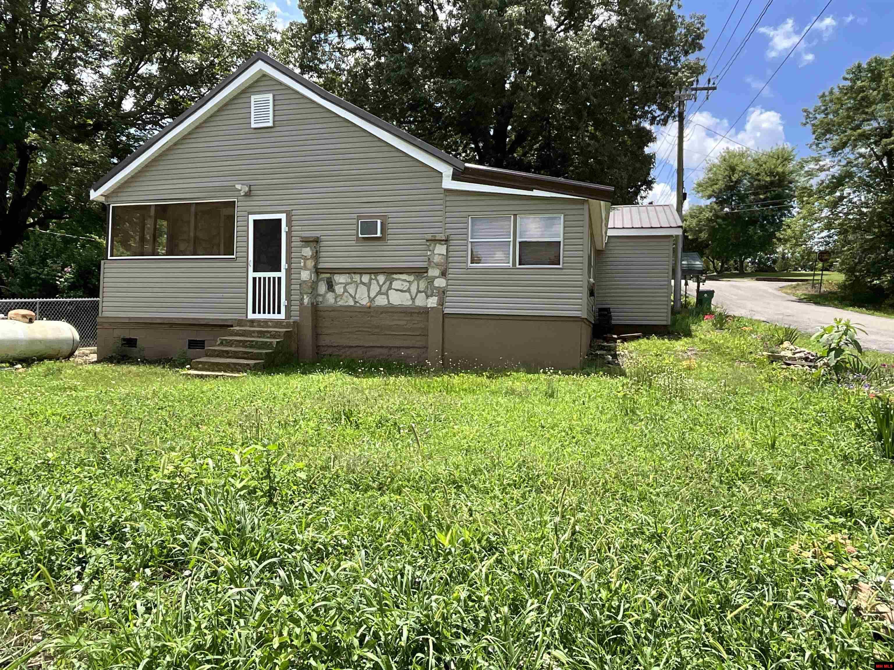 929 RACE STREET Thayer, AR