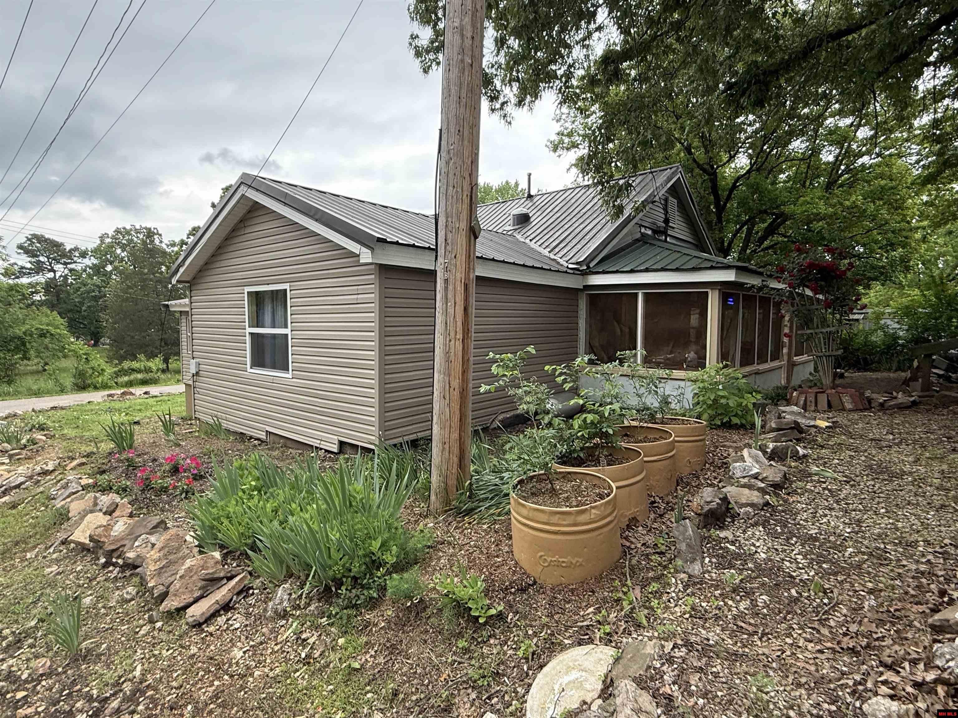 929 RACE STREET Thayer, AR