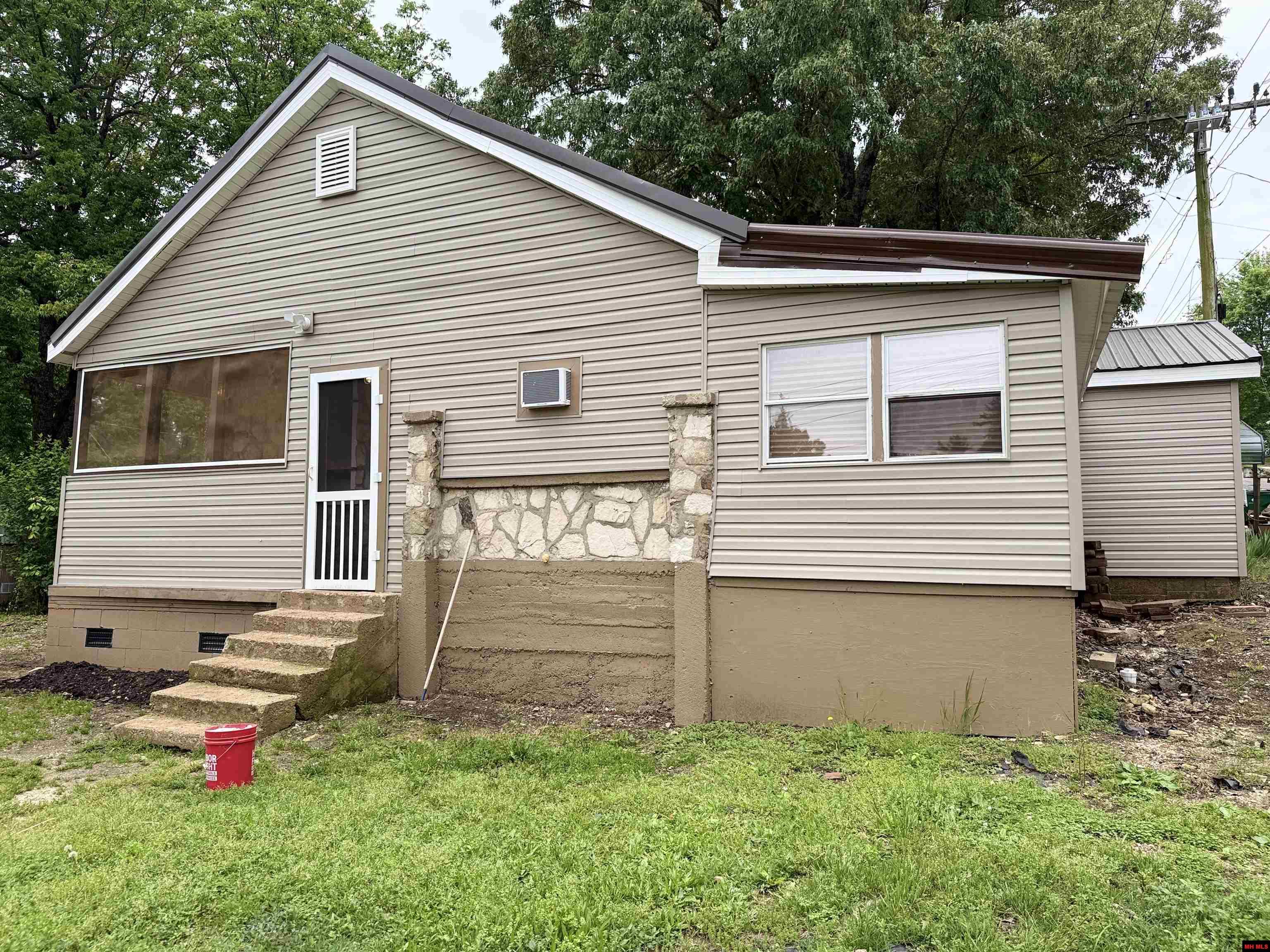 929 RACE STREET Thayer, AR