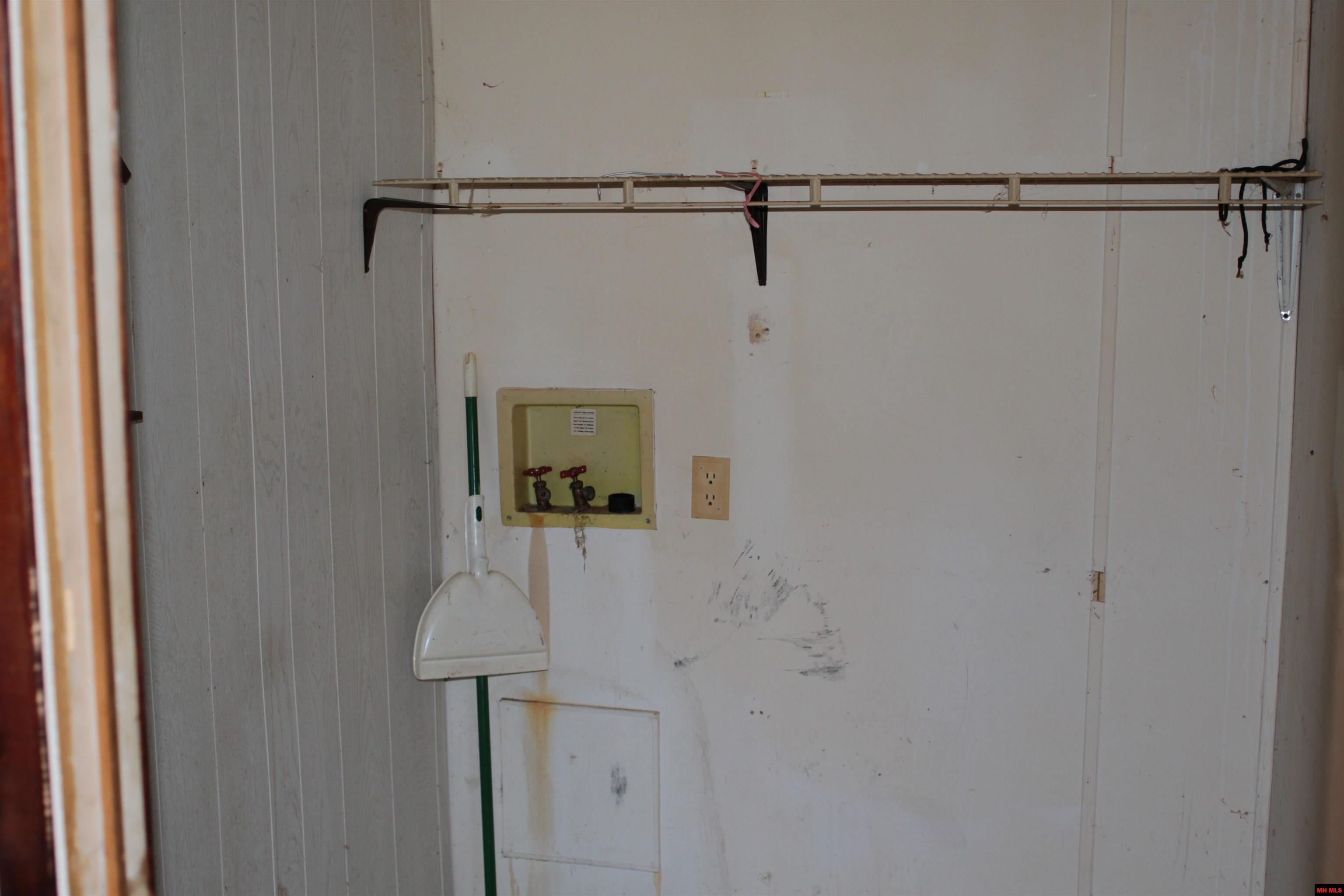 1427 MC 164 Theodosia, MO 65761