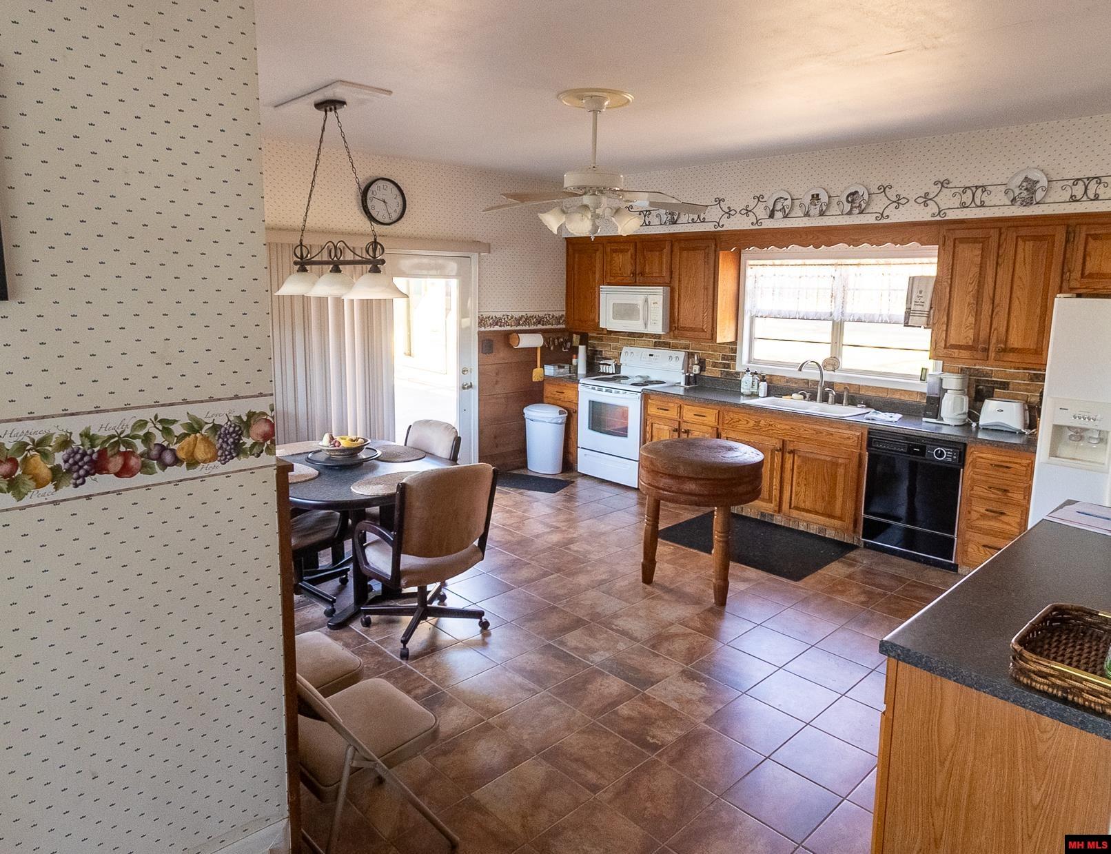 656 Valley Airport Drive