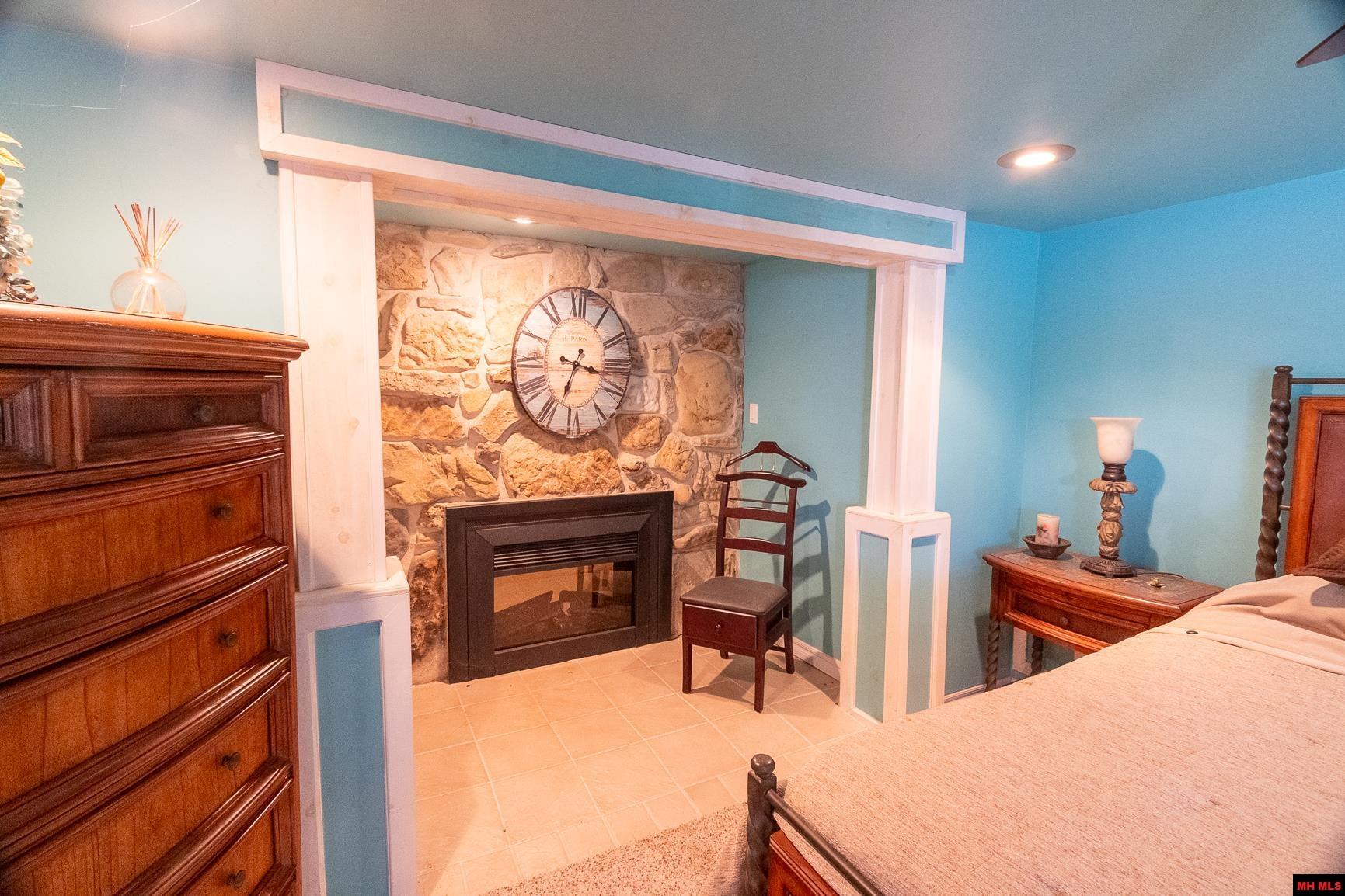 656 Valley Airport Drive