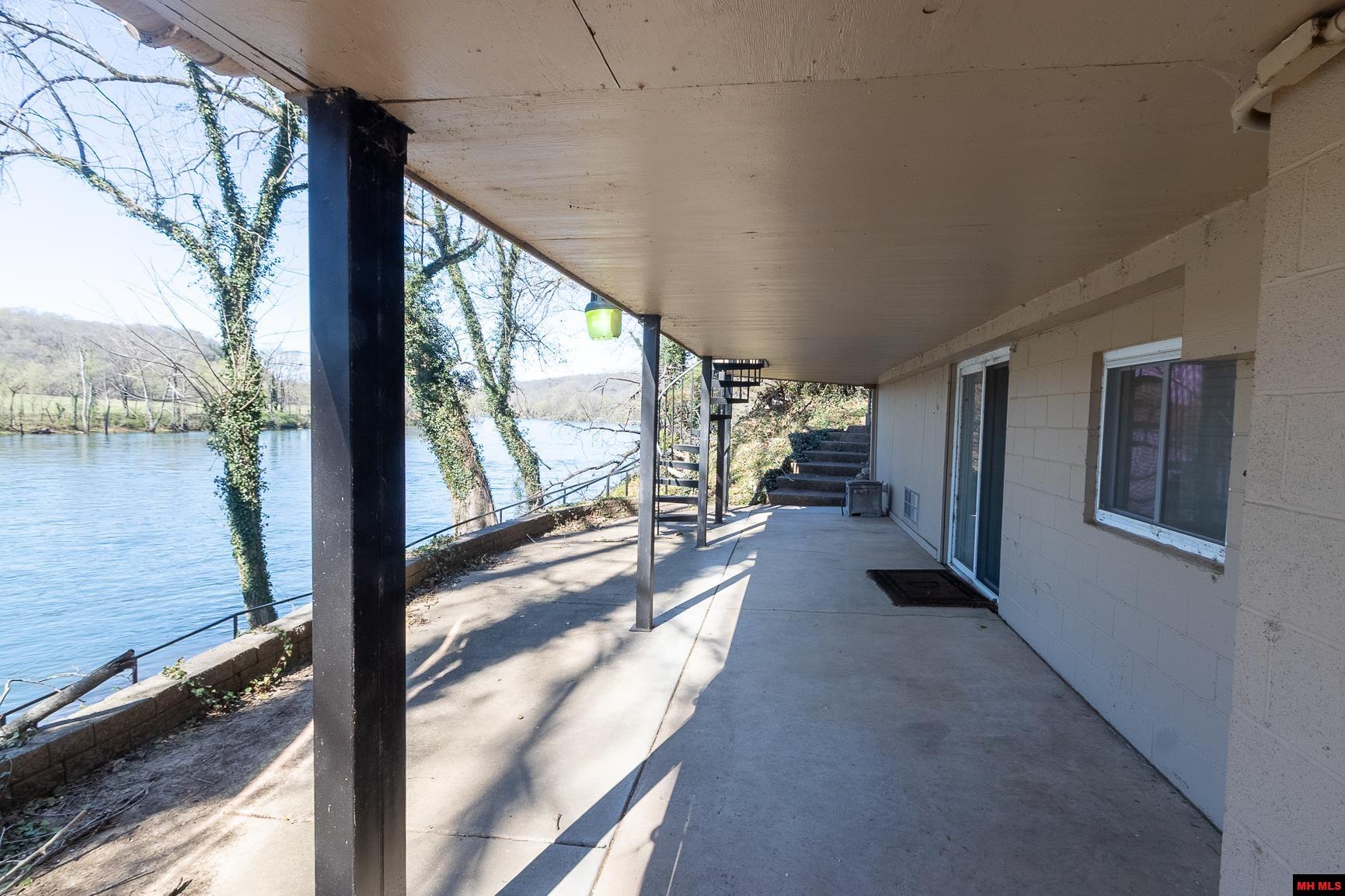 656 Valley Airport Drive