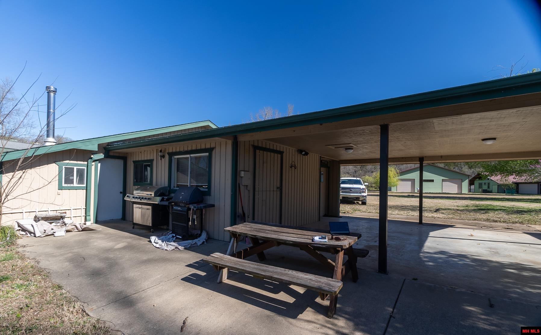 656 Valley Airport Drive