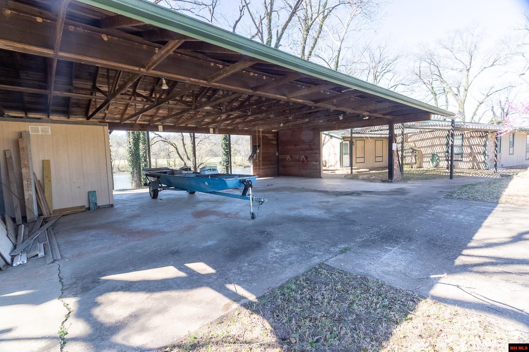 656 Valley Airport Drive