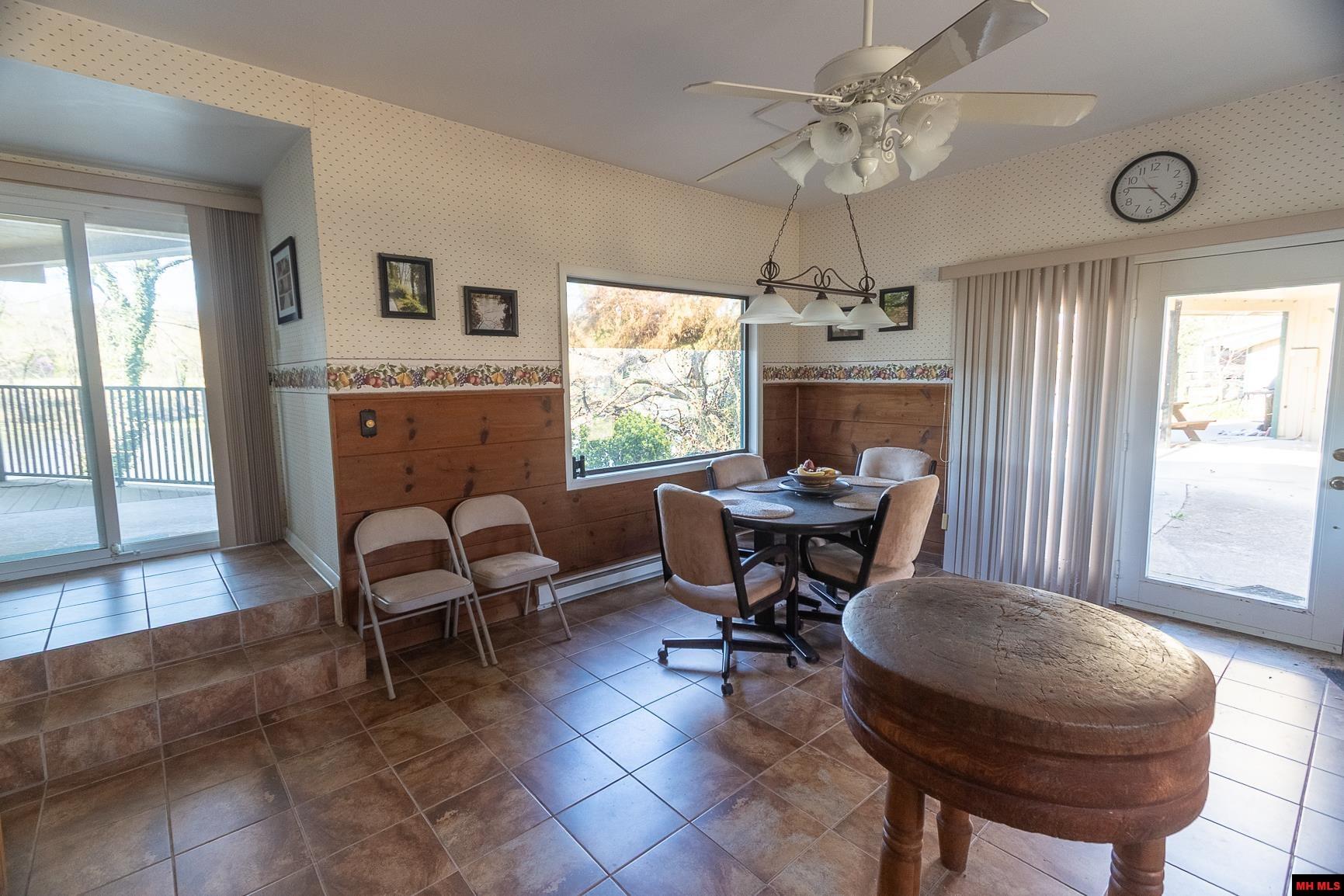 656 Valley Airport Drive