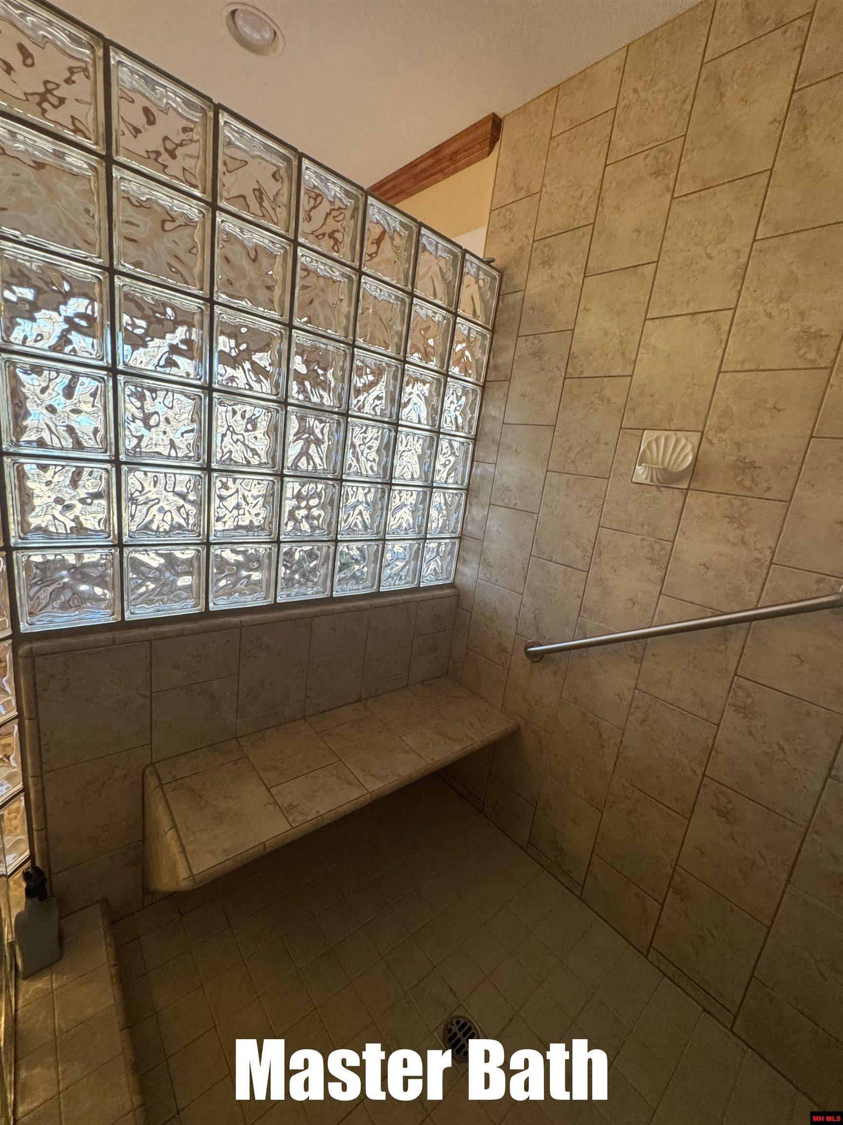 960 PEBBLECREEK DRIVE Mountain Home, AR