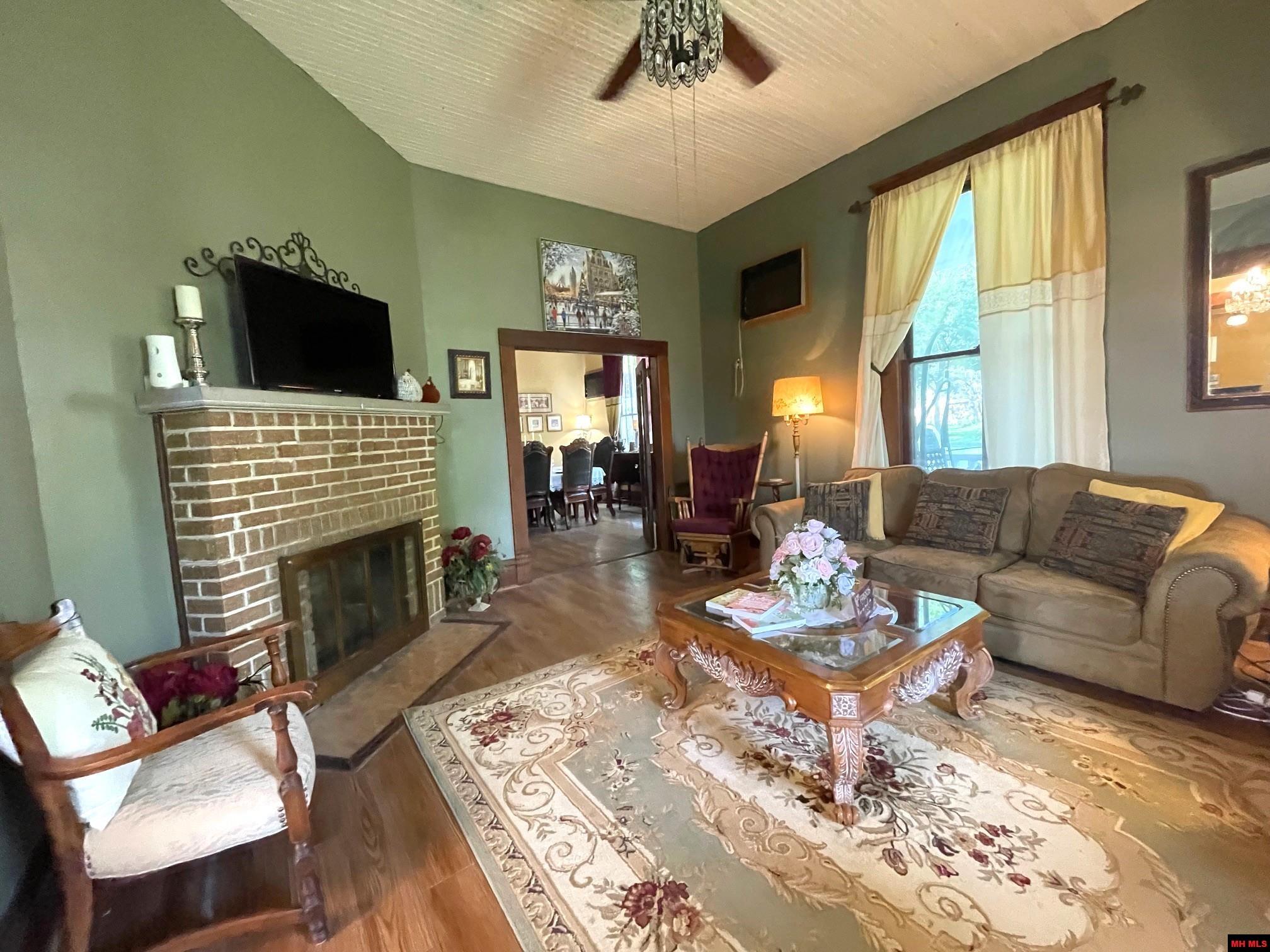 359 VALLEY STREET Yellville, AR 72687
