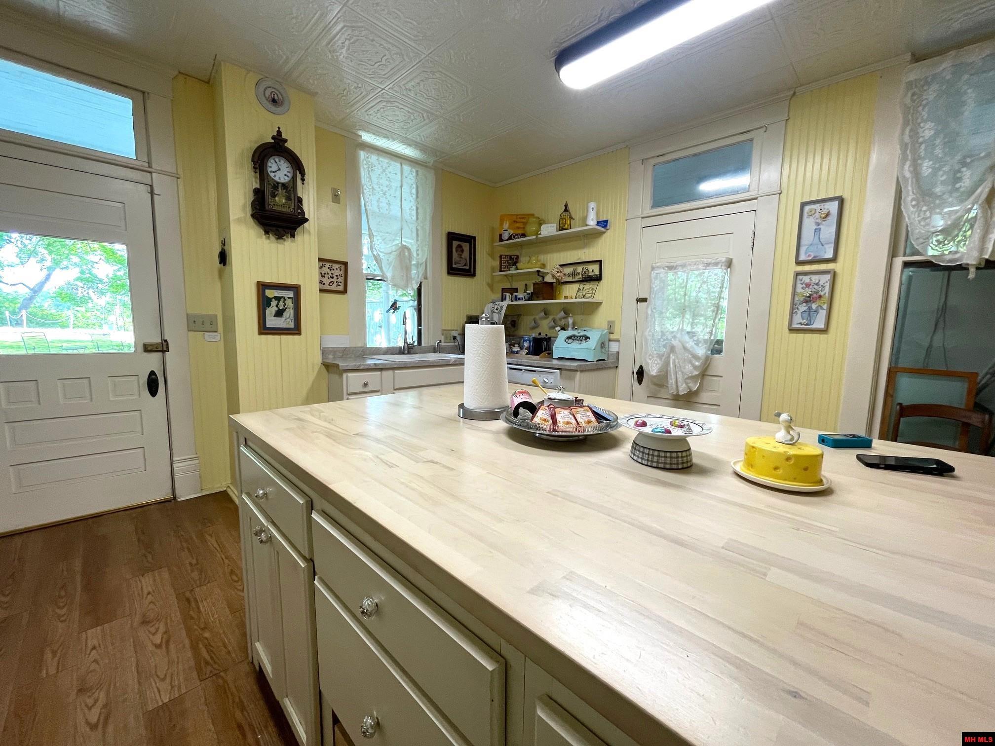 359 VALLEY STREET Yellville, AR 72687