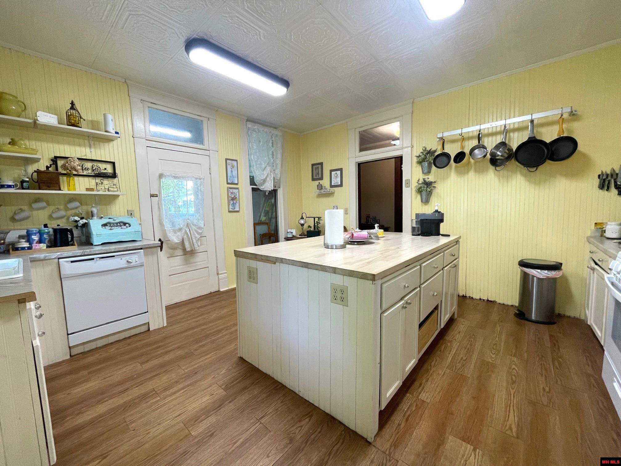 359 VALLEY STREET Yellville, AR 72687
