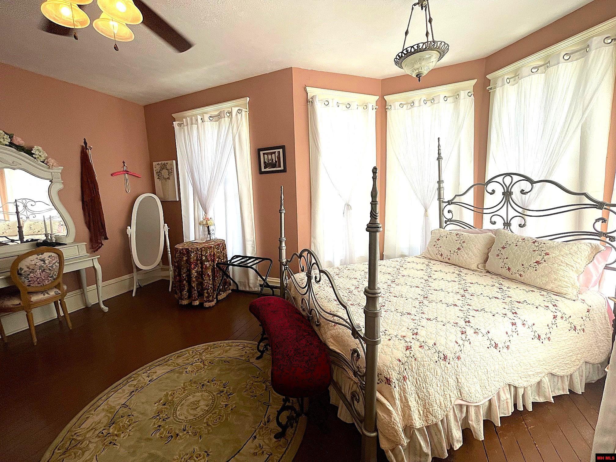 359 VALLEY STREET Yellville, AR 72687
