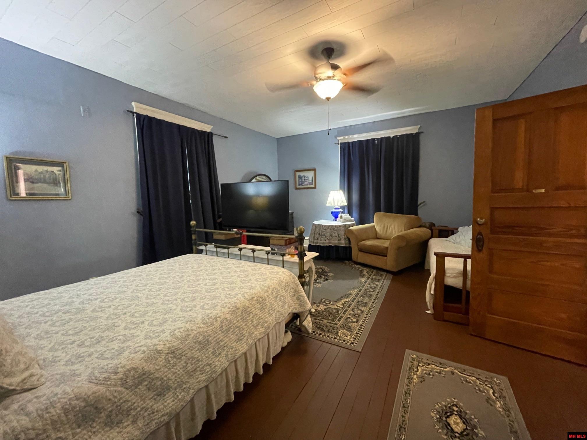 359 VALLEY STREET Yellville, AR 72687