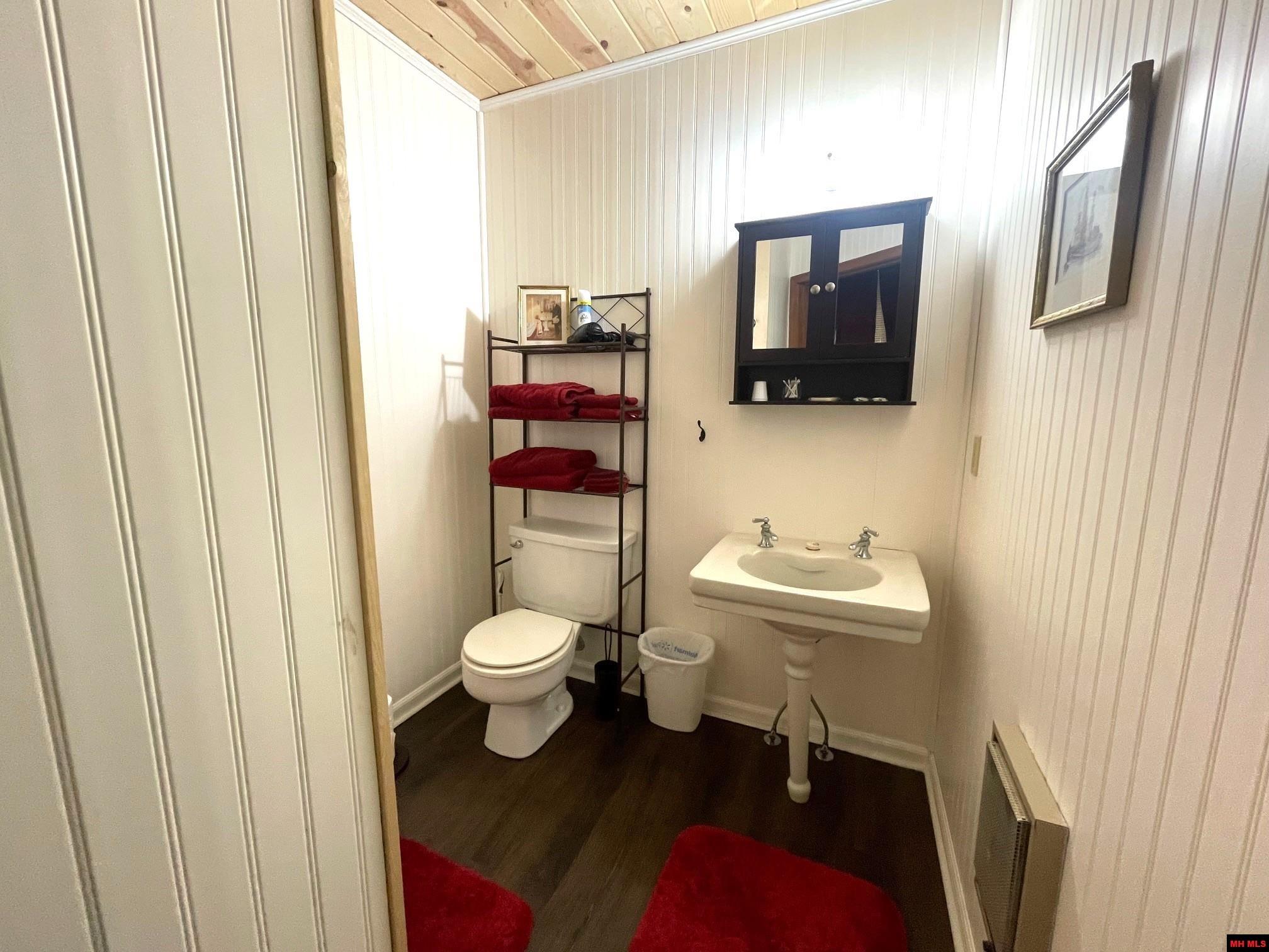 359 VALLEY STREET Yellville, AR 72687