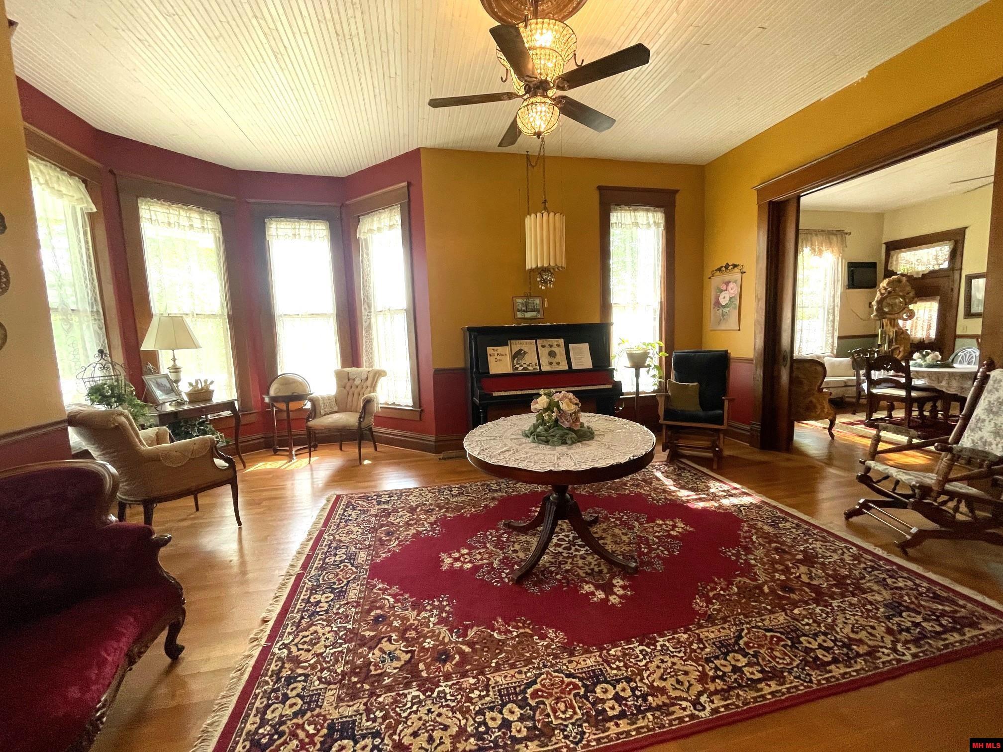 359 VALLEY STREET Yellville, AR 72687