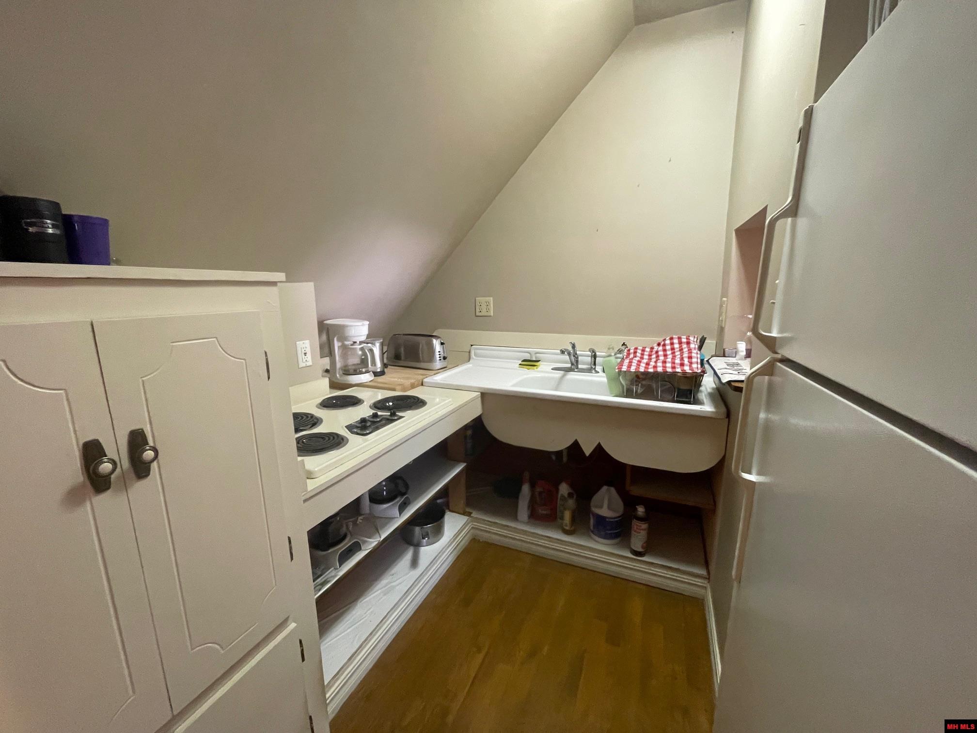 359 VALLEY STREET Yellville, AR 72687