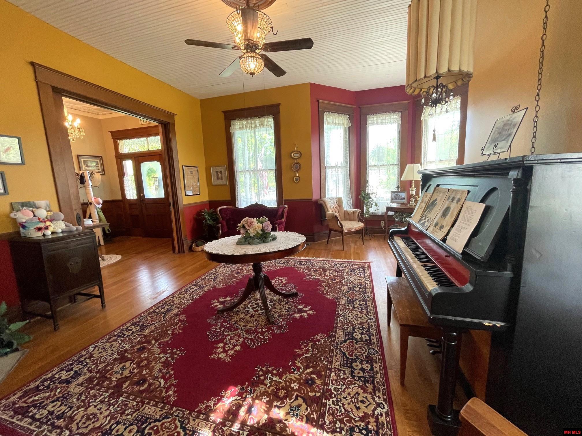 359 VALLEY STREET Yellville, AR 72687