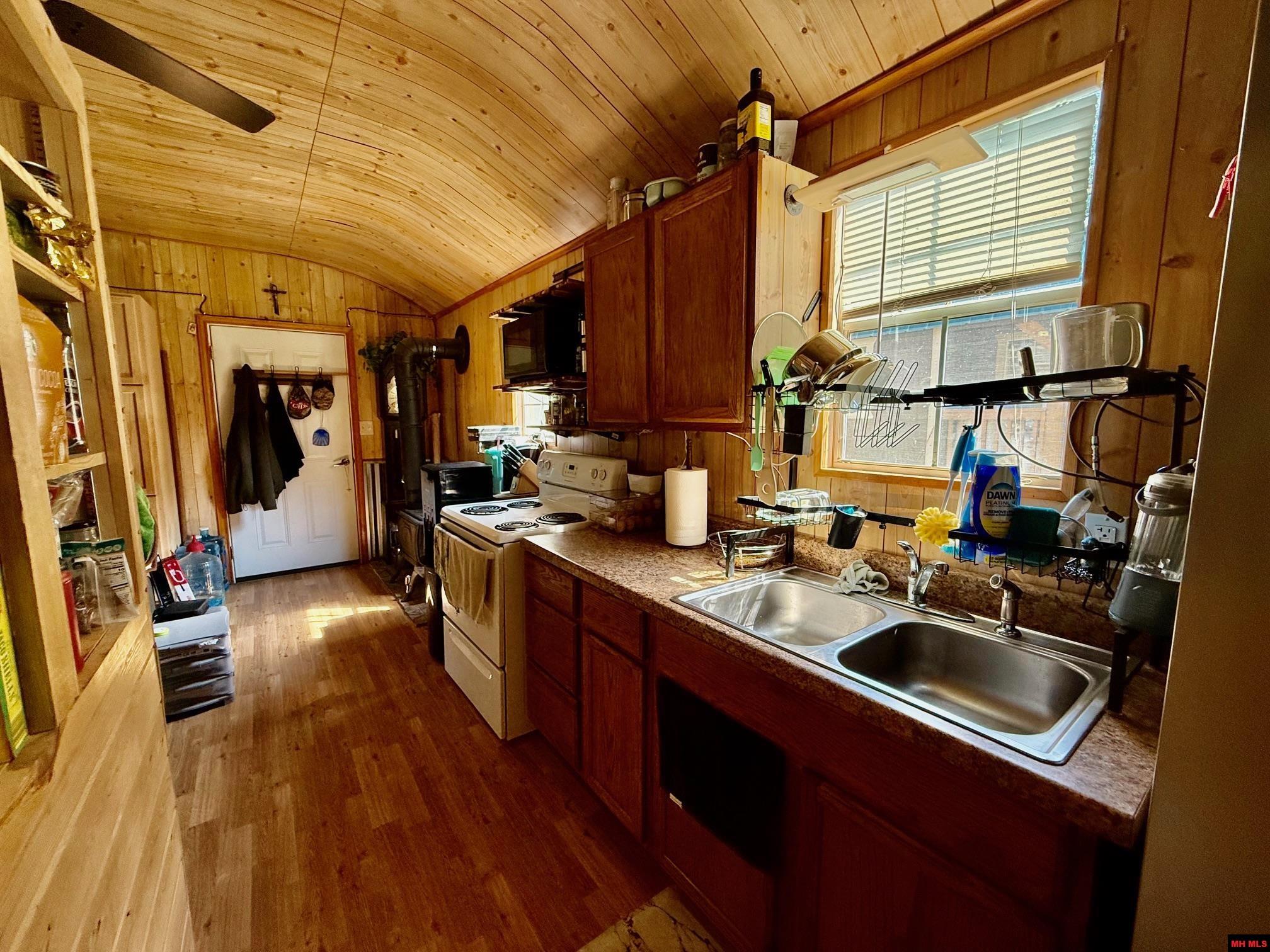 11387 HWY 14 Yellville, AR 72687