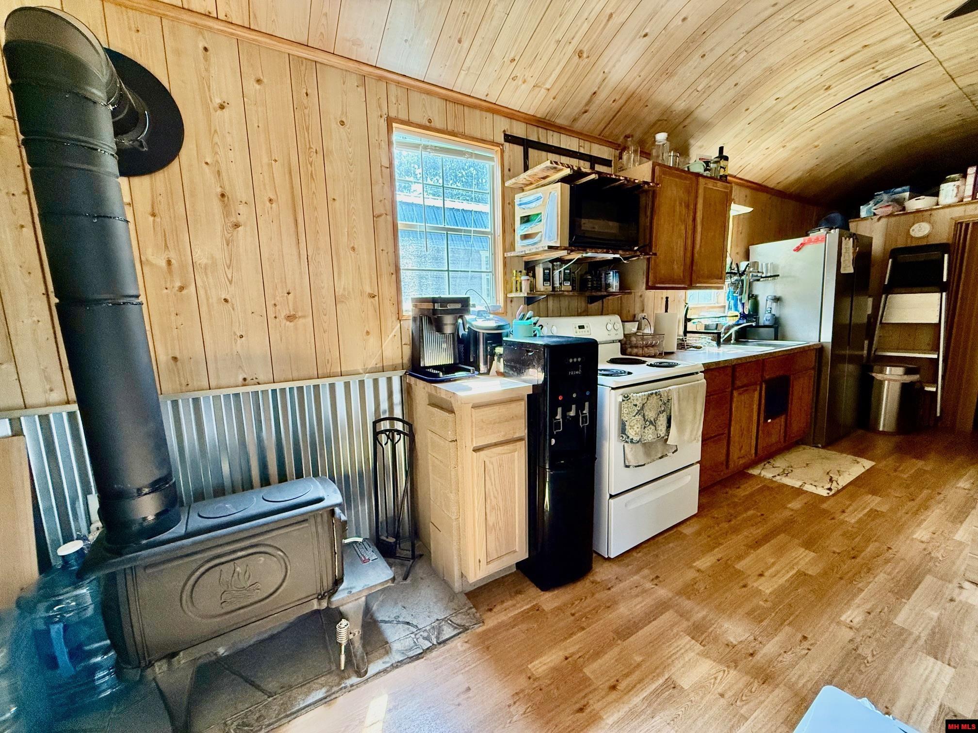 11387 HWY 14 Yellville, AR 72687