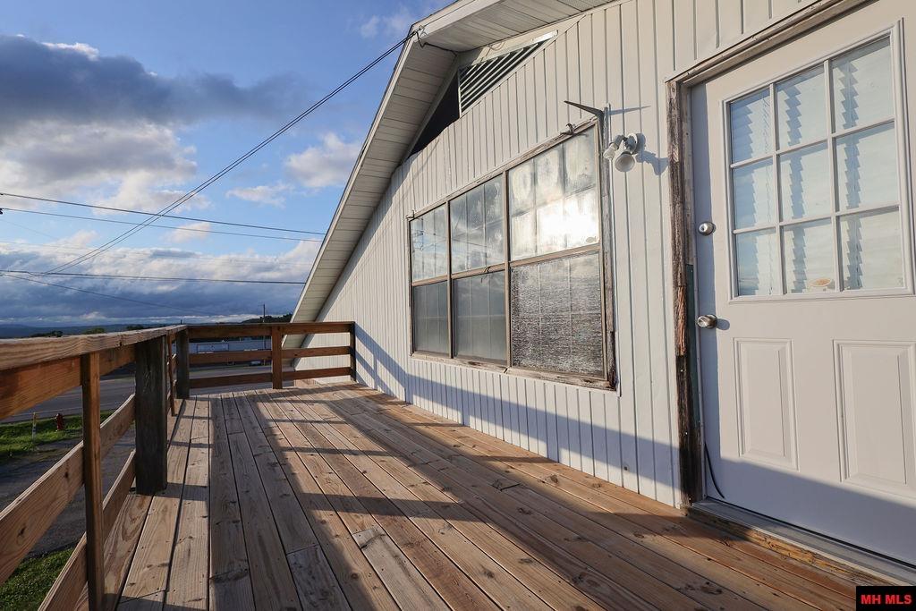 1177 HWY 62 Cotter, AR