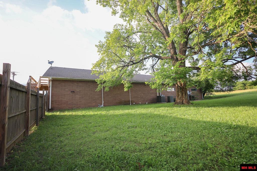 1177 HWY 62 Cotter, AR