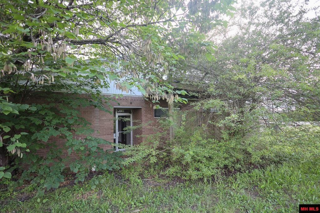 1177 HWY 62 Cotter, AR