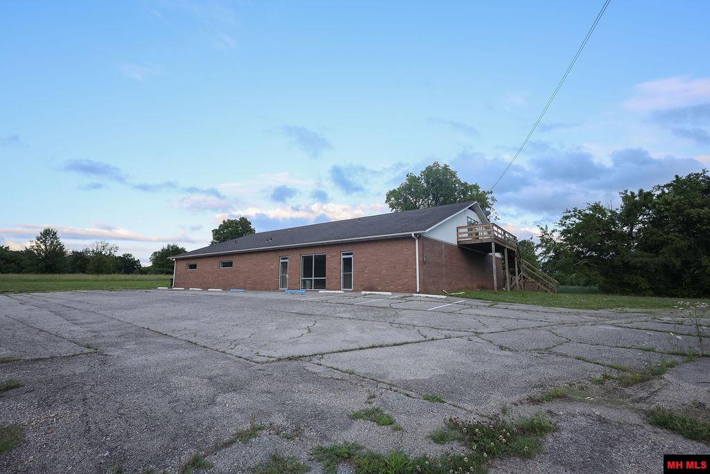 1177 HWY 62 Cotter, AR