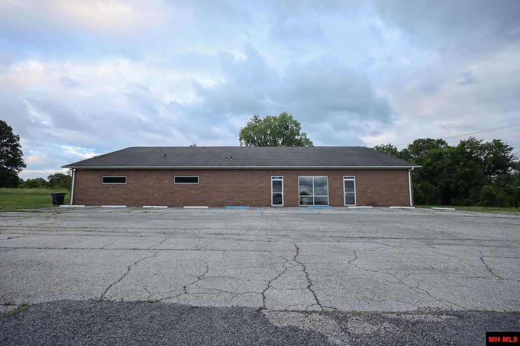 1177 HWY 62 Cotter, AR