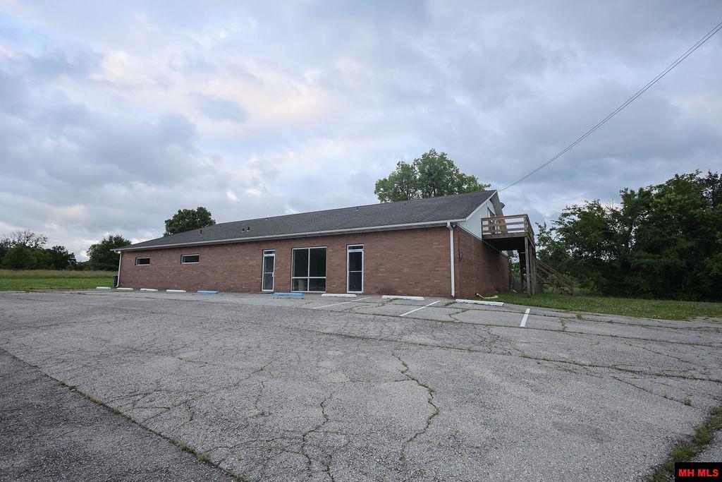 1177 HWY 62 Cotter, AR