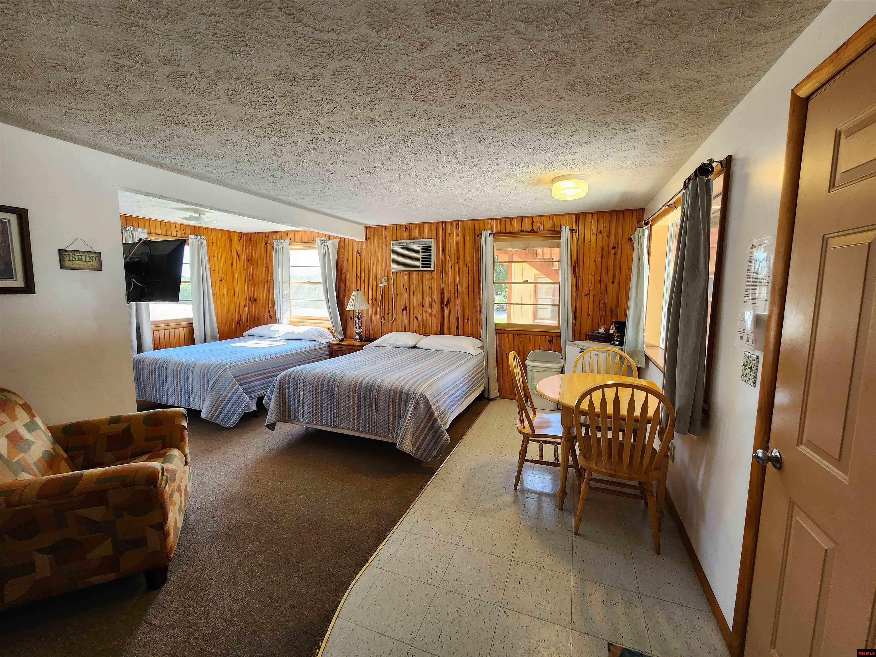 205 PINEHURST POINT Bull Shoals, AR