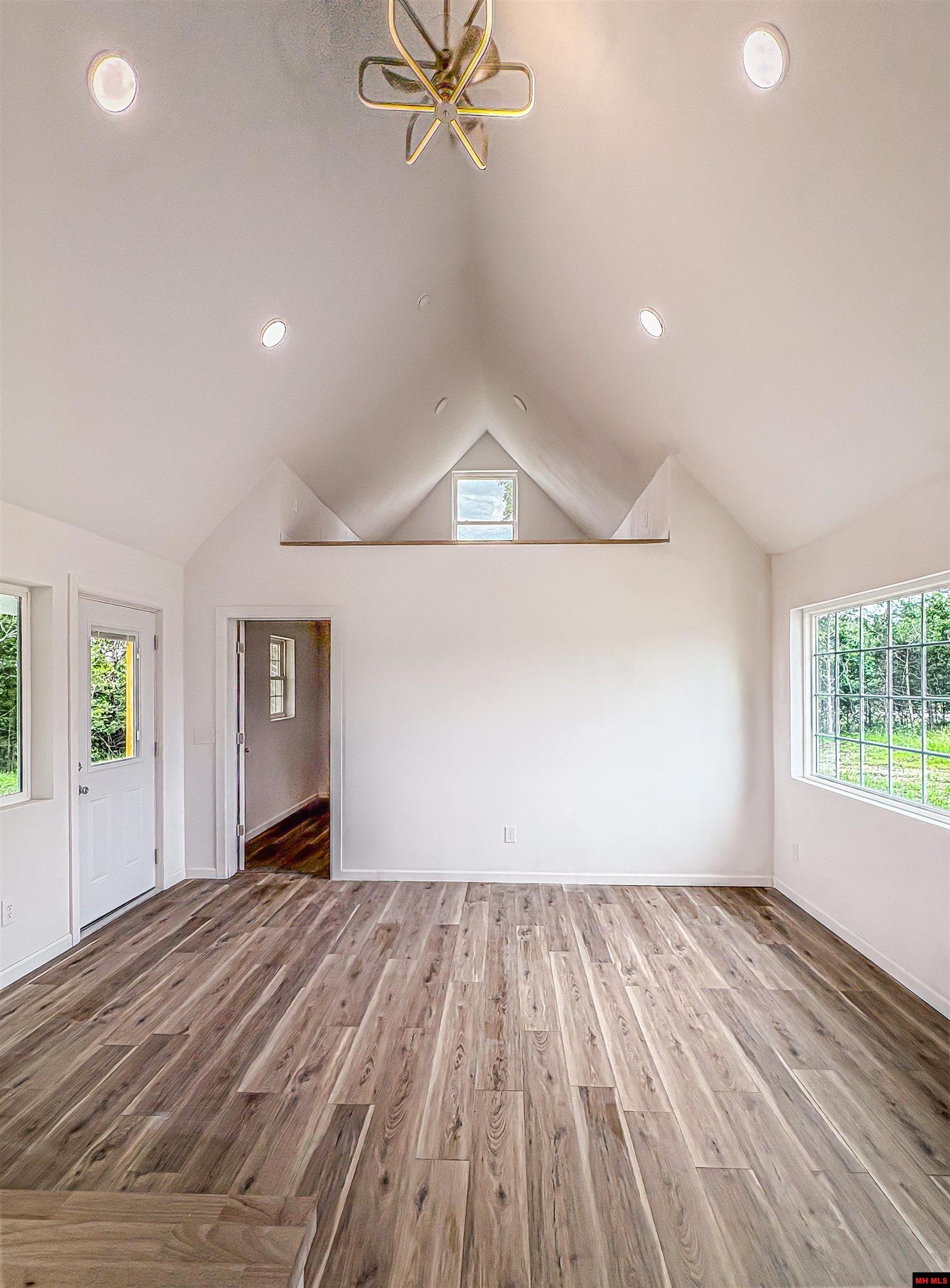 5 MC 2028 Yellville, AR 72687