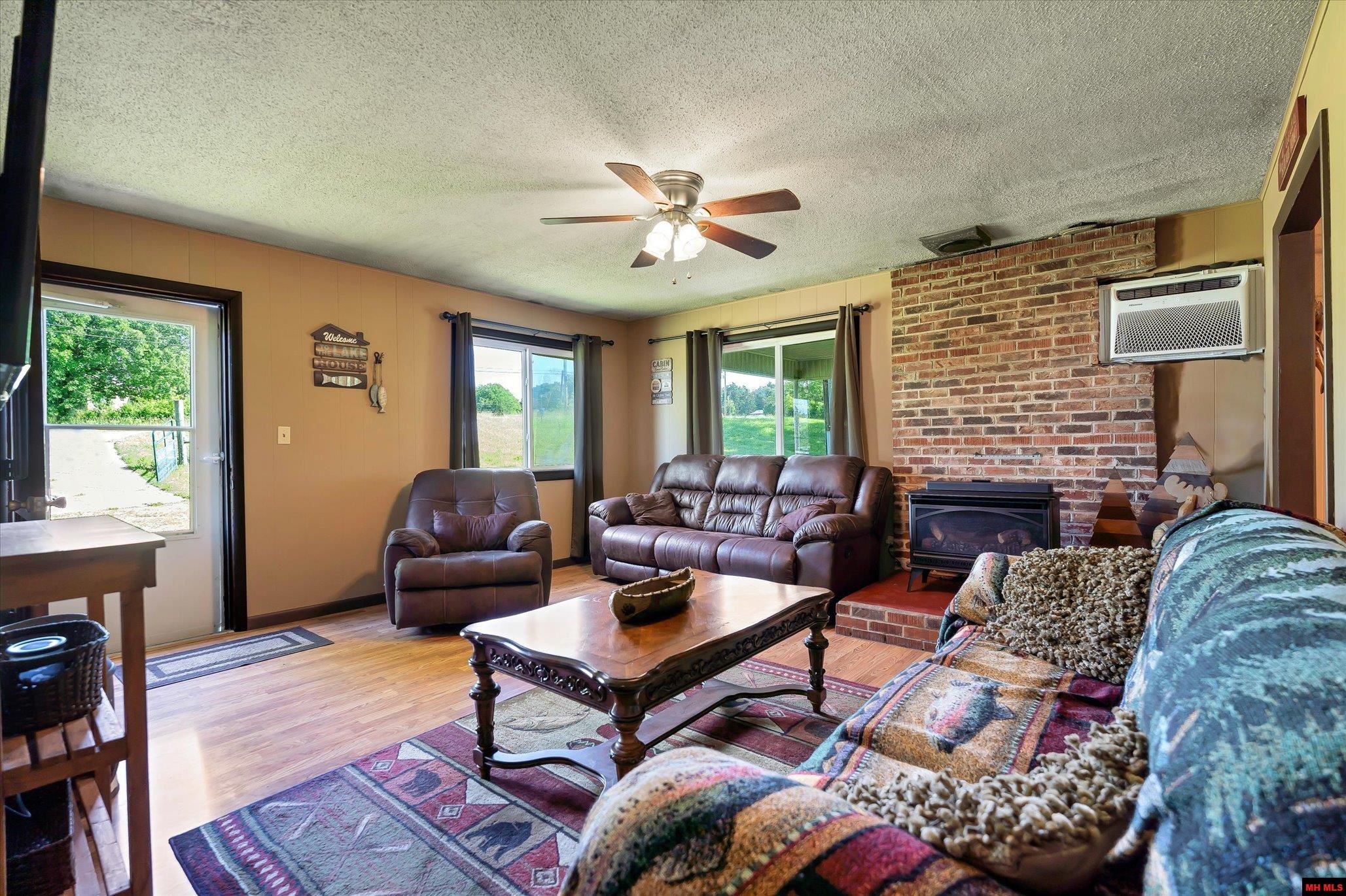 6052 OAKLAND ROAD Oakland, AR