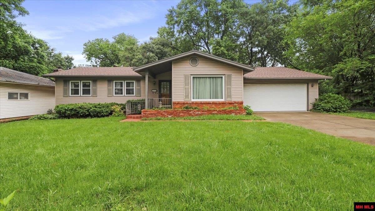 619 E HOLLAND DRIVE Springfield, MO 65807