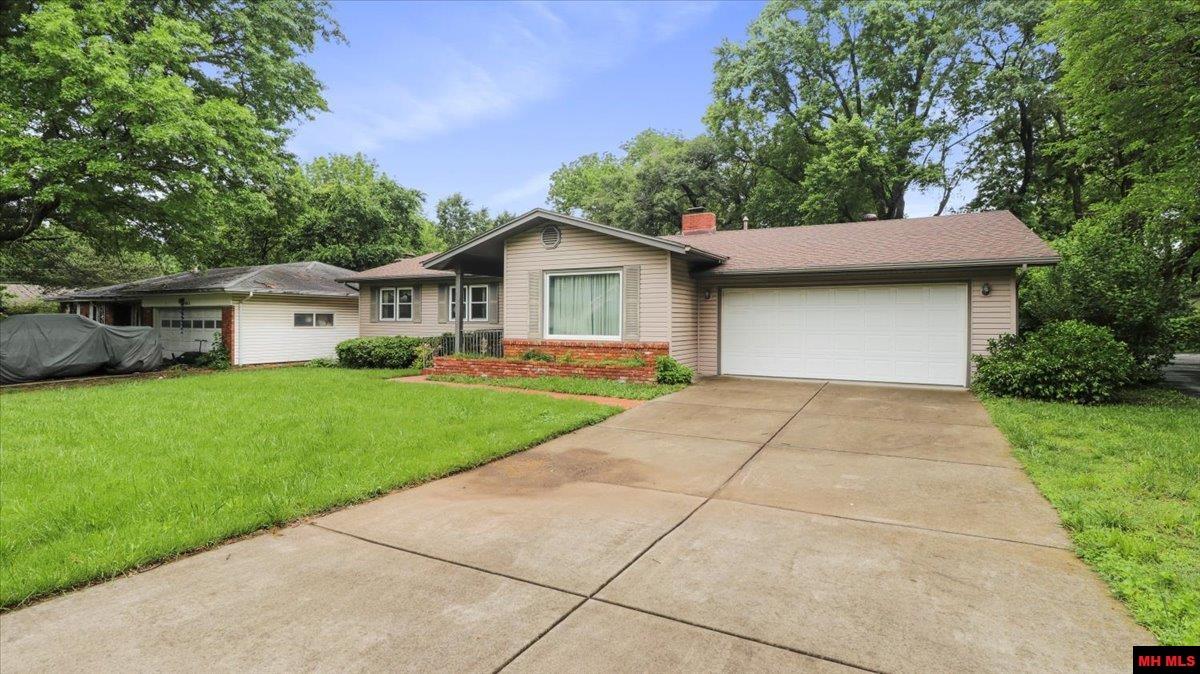 619 E HOLLAND DRIVE Springfield, MO 65807