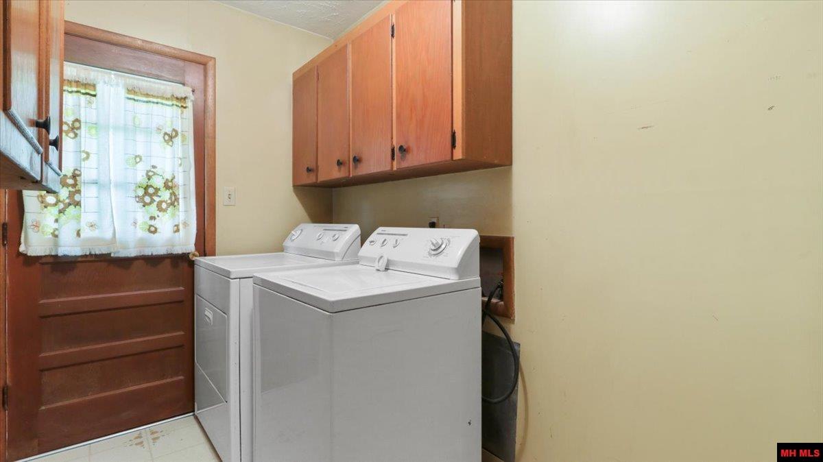 619 E HOLLAND DRIVE Springfield, MO 65807