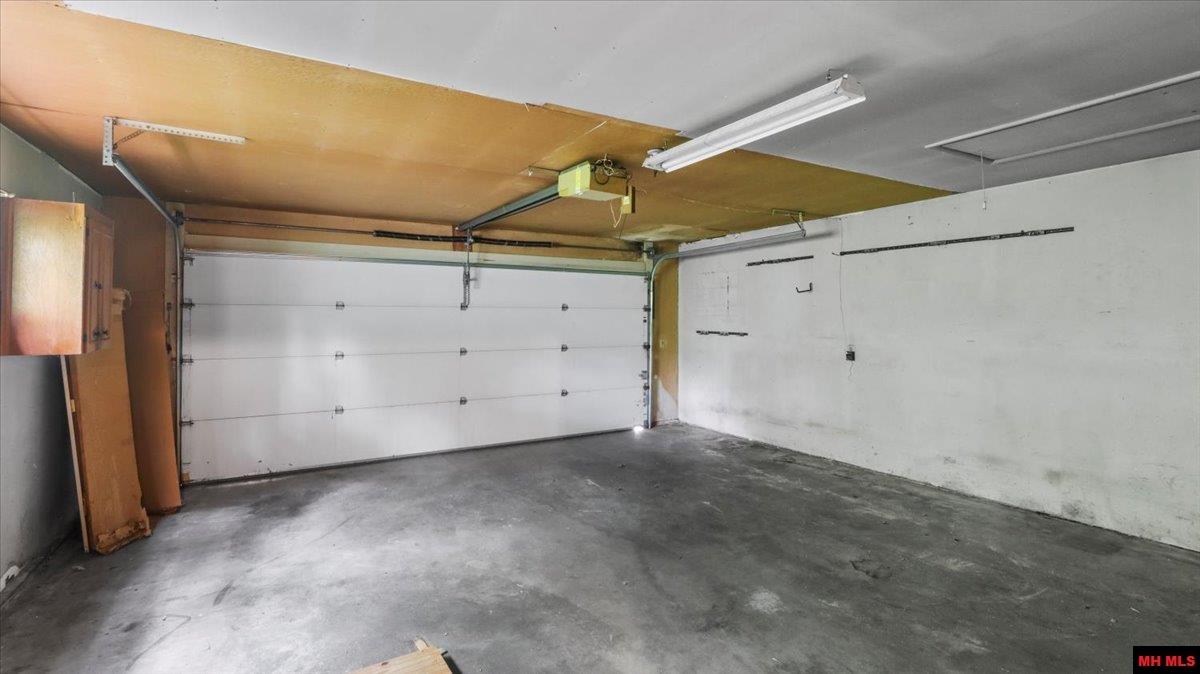 619 E HOLLAND DRIVE Springfield, MO 65807