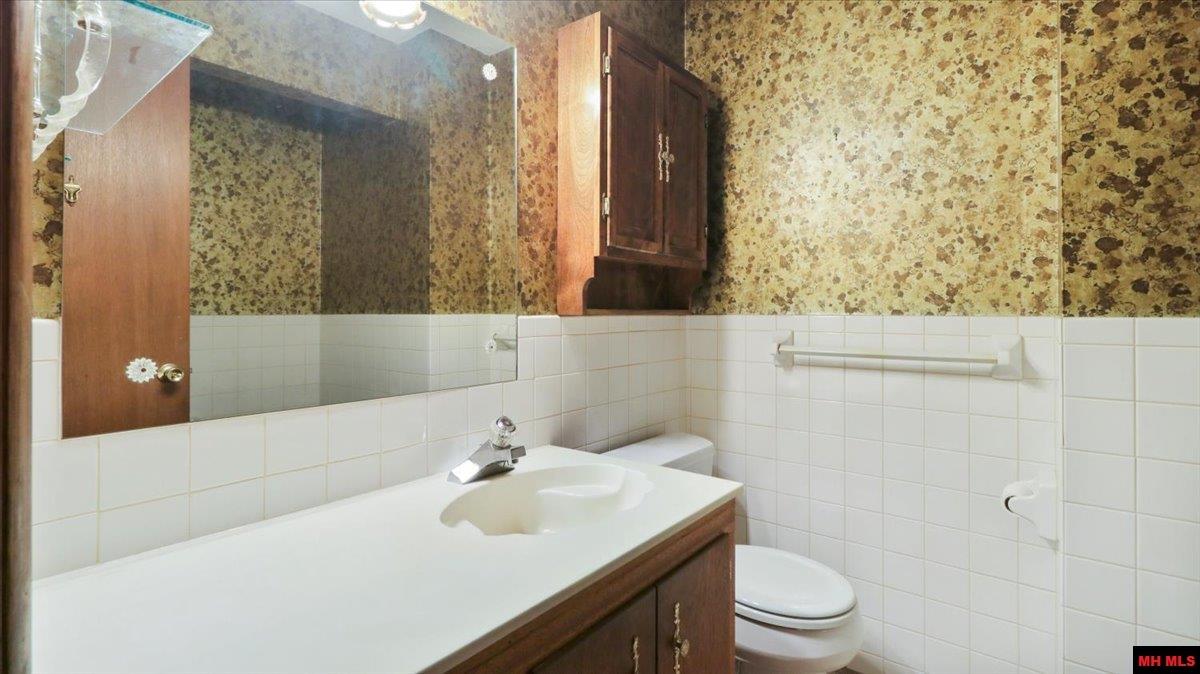 619 E HOLLAND DRIVE Springfield, MO 65807