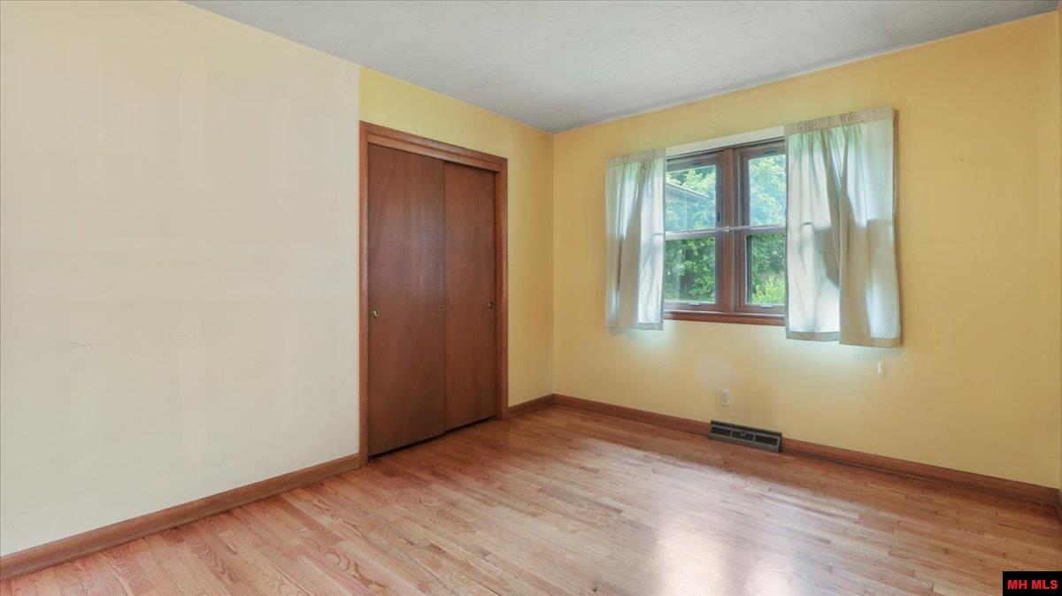 619 E HOLLAND DRIVE Springfield, MO 65807