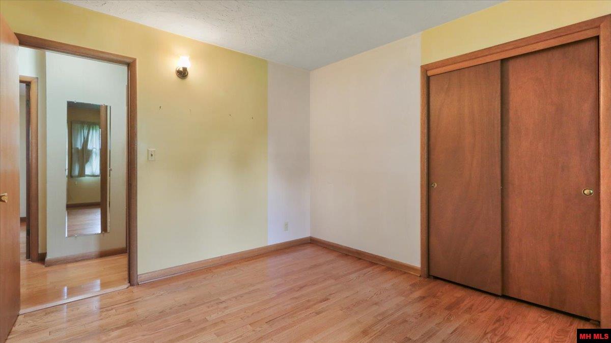 619 E HOLLAND DRIVE Springfield, MO 65807