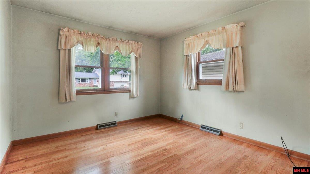 619 E HOLLAND DRIVE Springfield, MO 65807