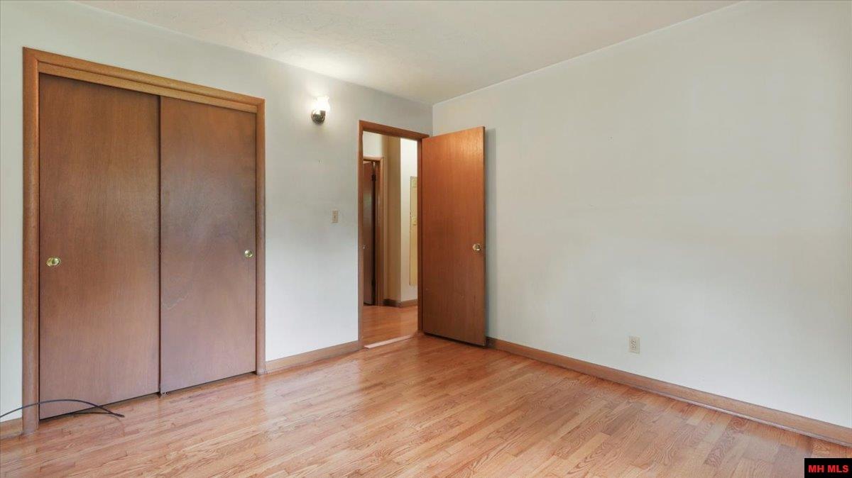 619 E HOLLAND DRIVE Springfield, MO 65807