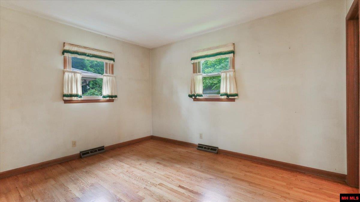 619 E HOLLAND DRIVE Springfield, MO 65807